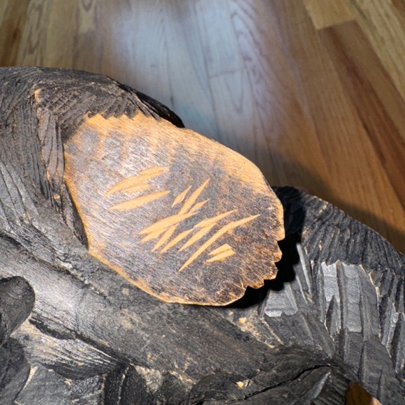 ANTIQUE CARVED WOODEN AINU BEAR WITH FISH HOKKAIDO JAPAN - Picture 8 of 9